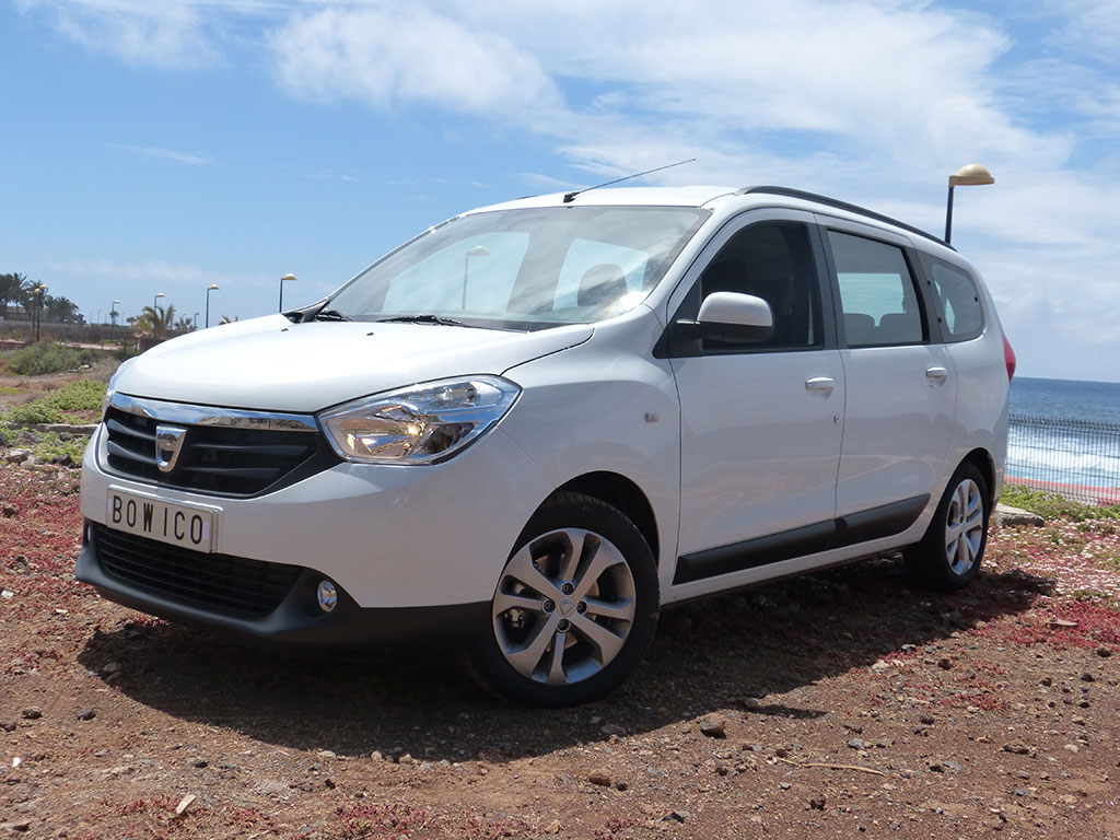 A 7 seater Renault Dacia, 1 of 25 cars of rent a car BOWICO